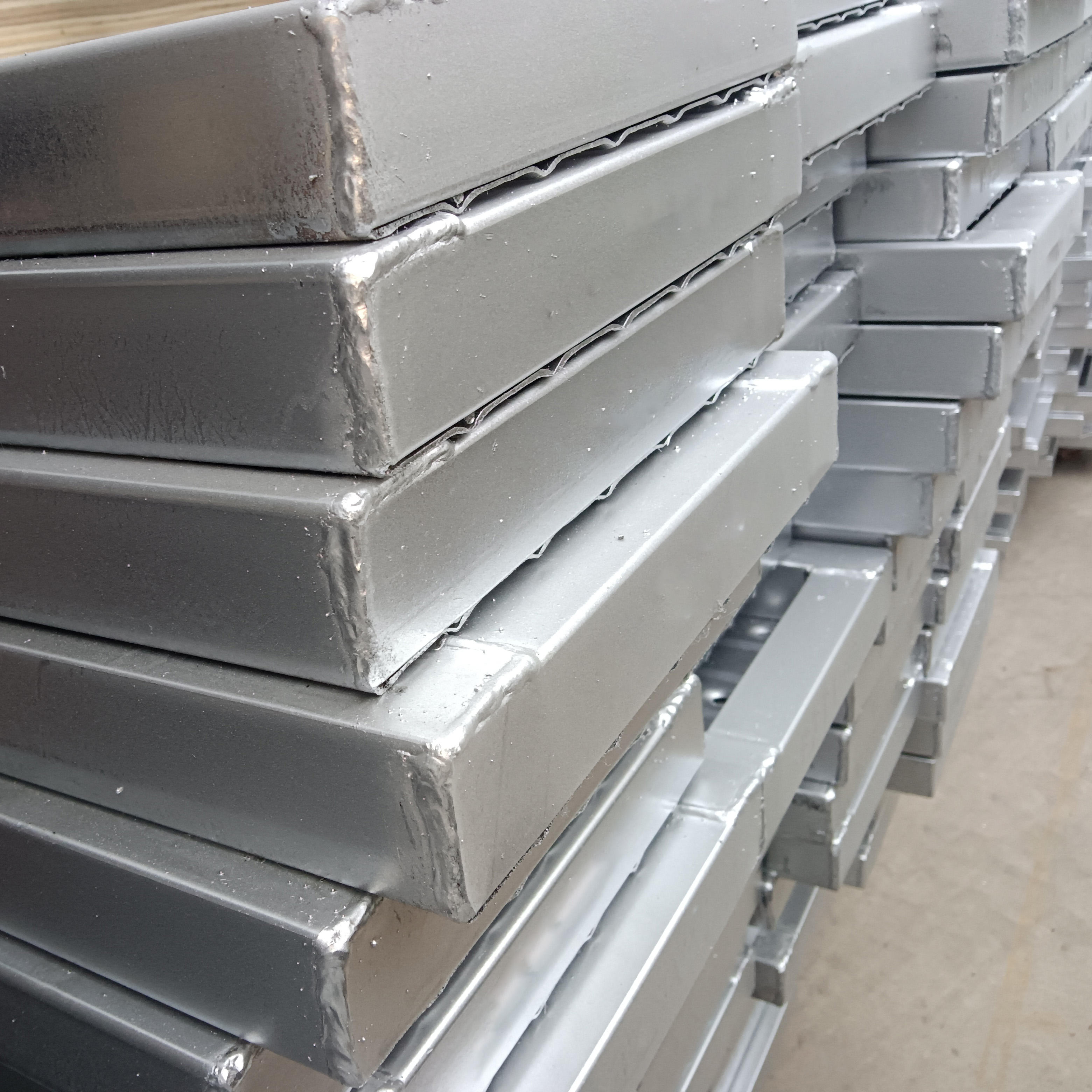 Хаалттай ган банз