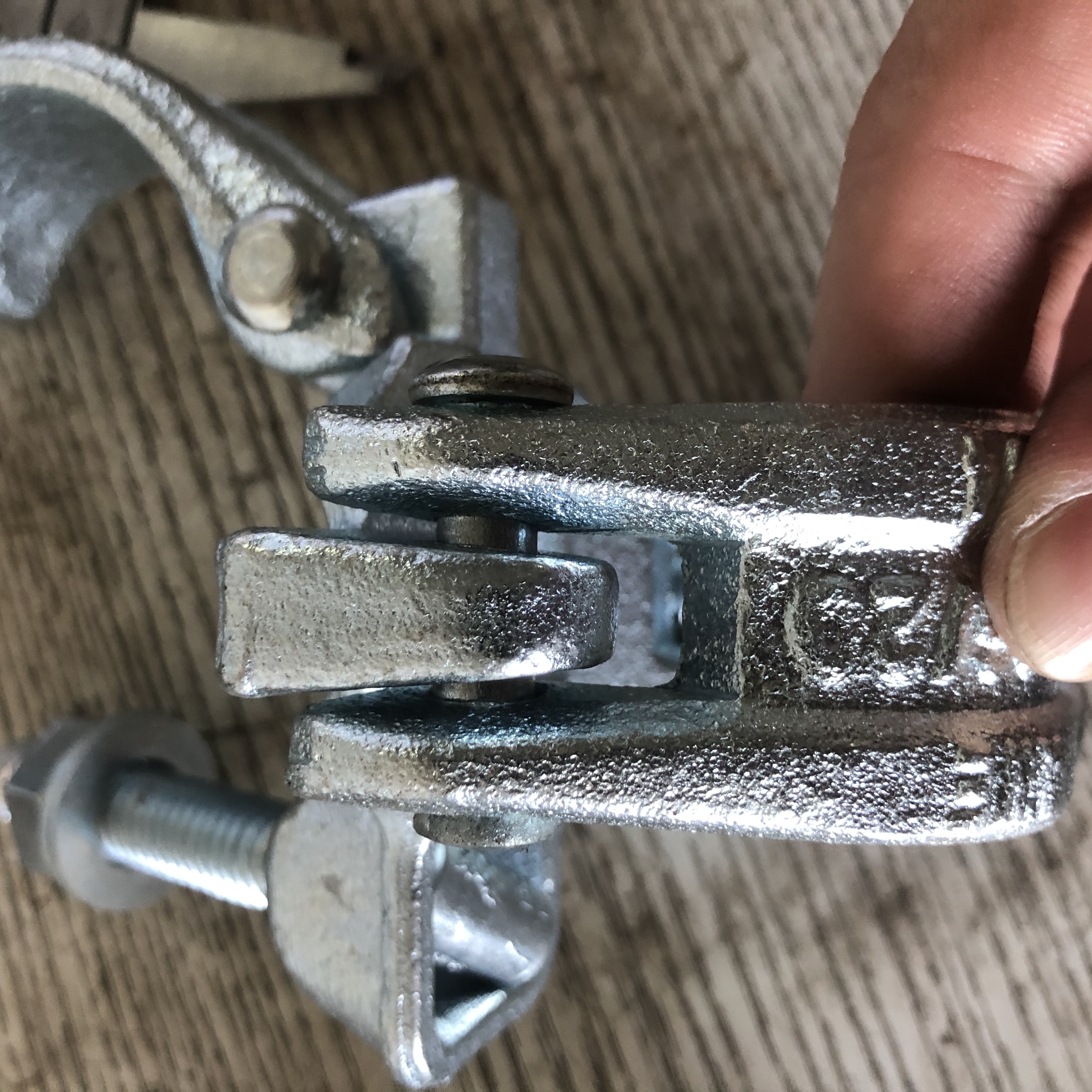 Хуурамчаар хуурамч давхар холбогч