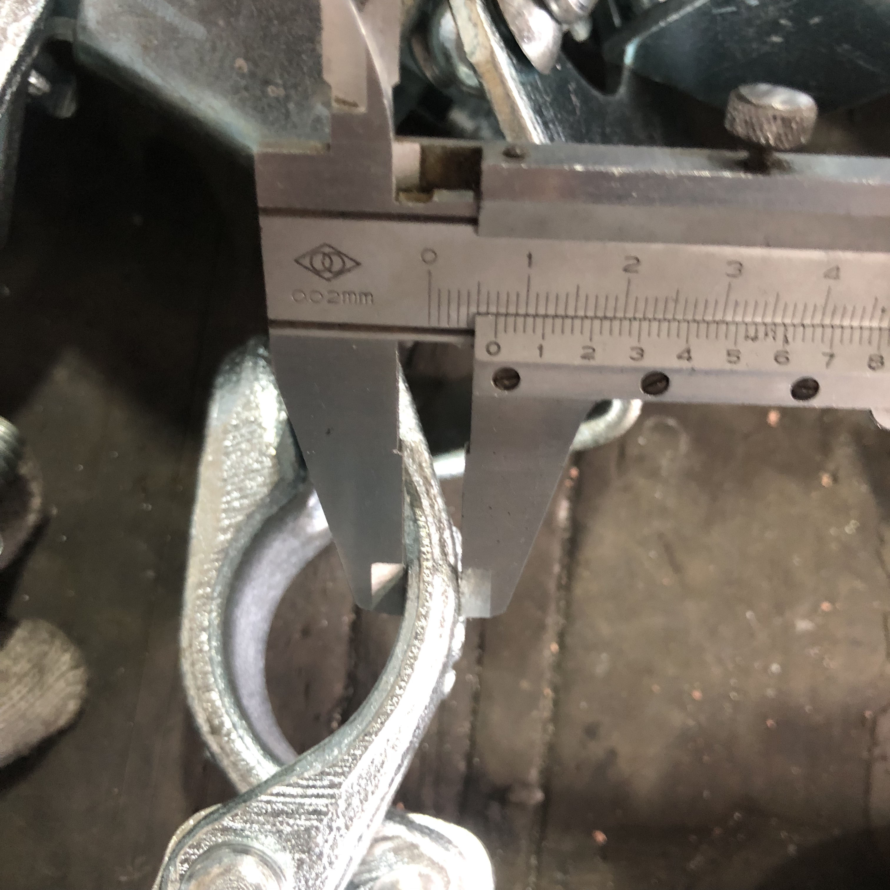 Хуурамч самбарыг хадгалах самбар хадгалах холбогч