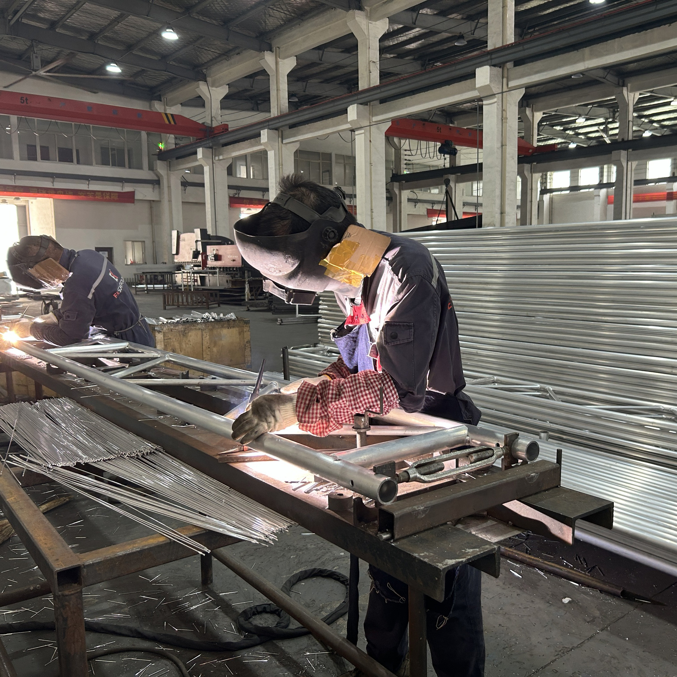 Хөнгөн цагаан латтис туяа