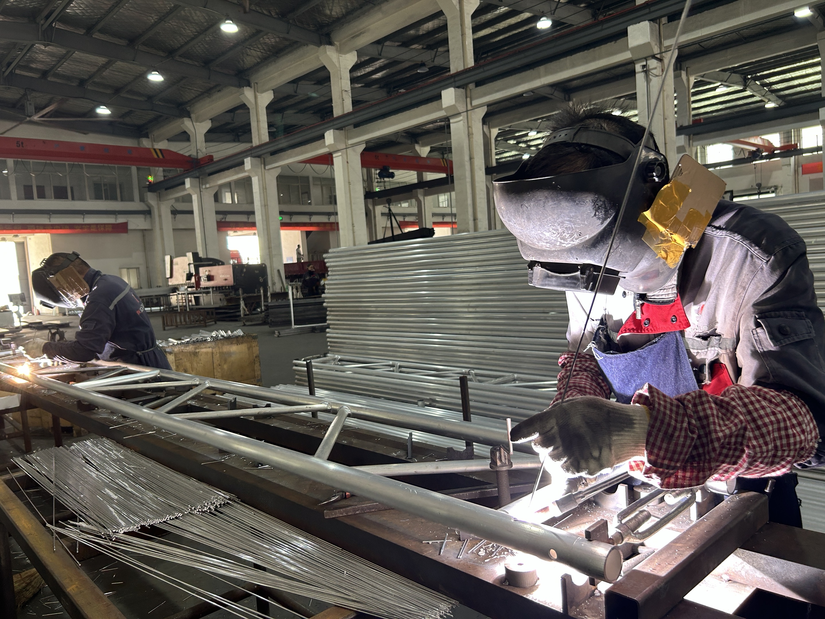 хөнгөн цагаан торны цацраг 