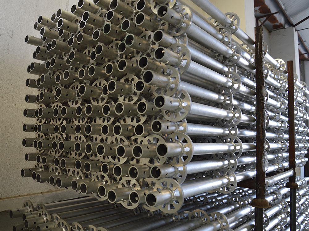 хөнгөн цагаан аялах нь босоо босоо