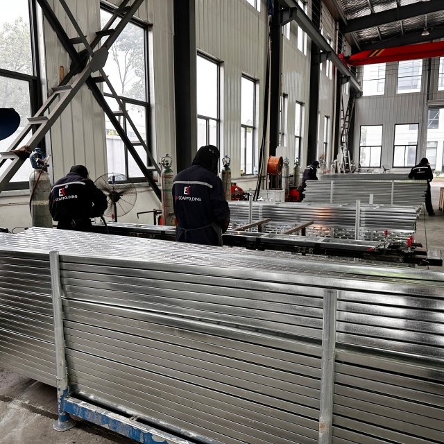 Хаалттай ган банз