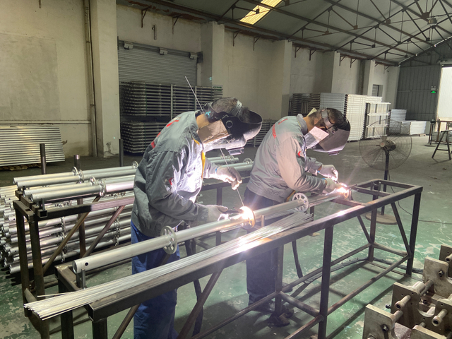 Хөнгөн цагаан ринглок шашны хаалт