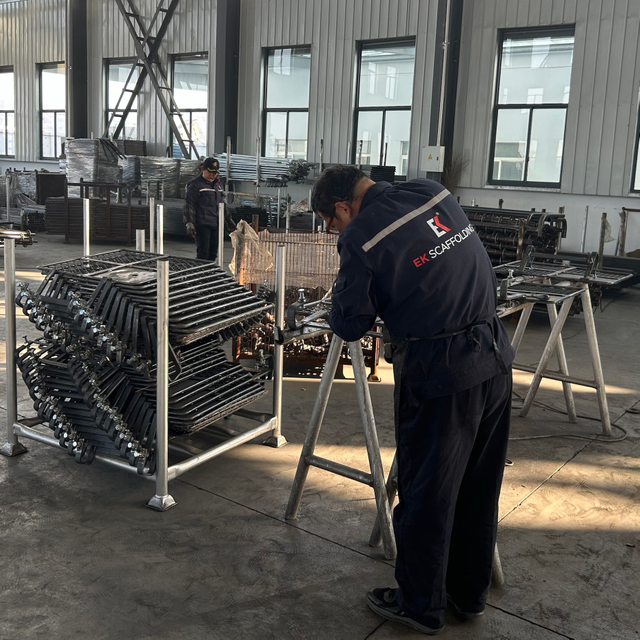 Шаргуурны урхины хаалга