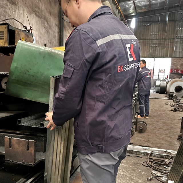 Хаалттай ган банз