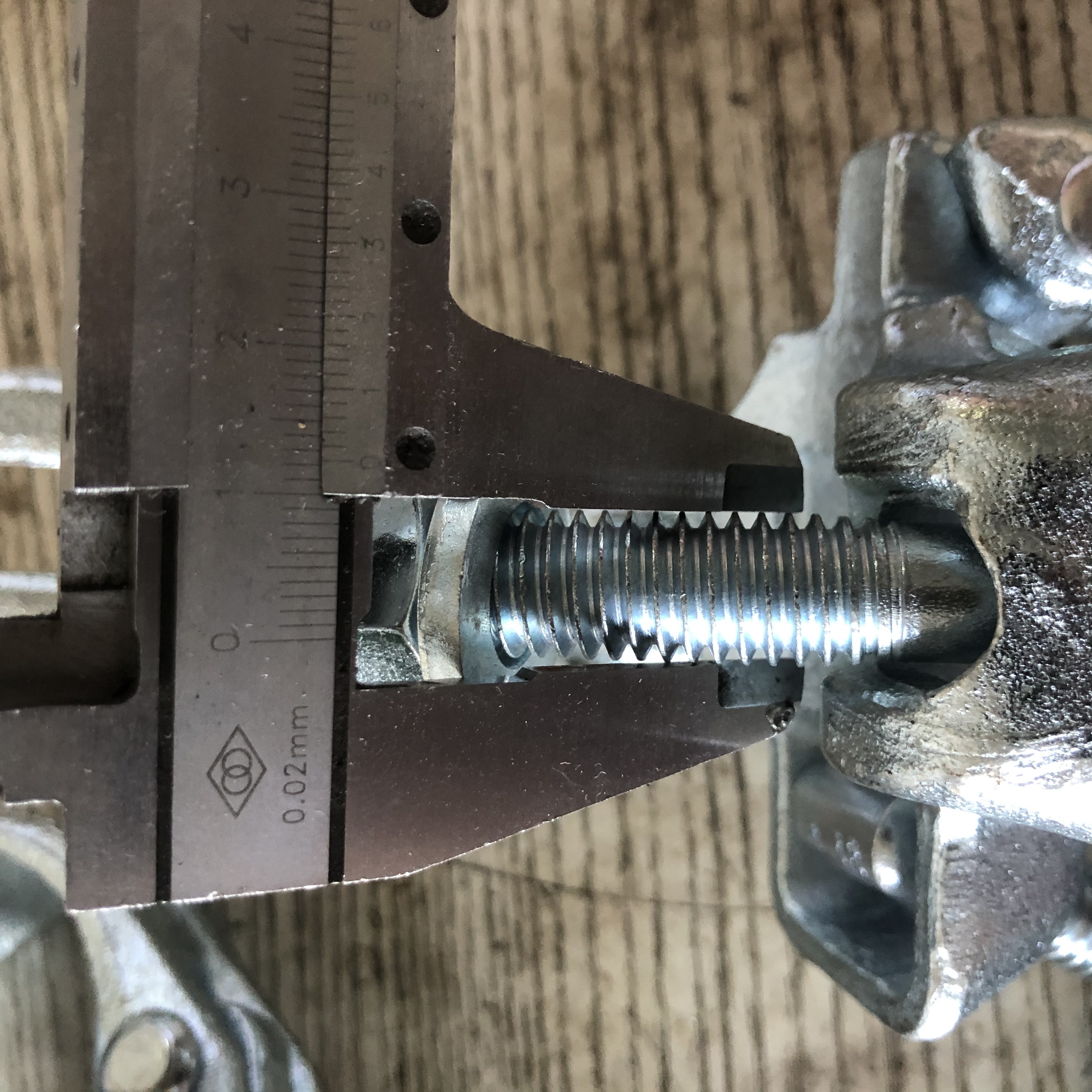 Хуурамчаар хуурамч давхар холбогч