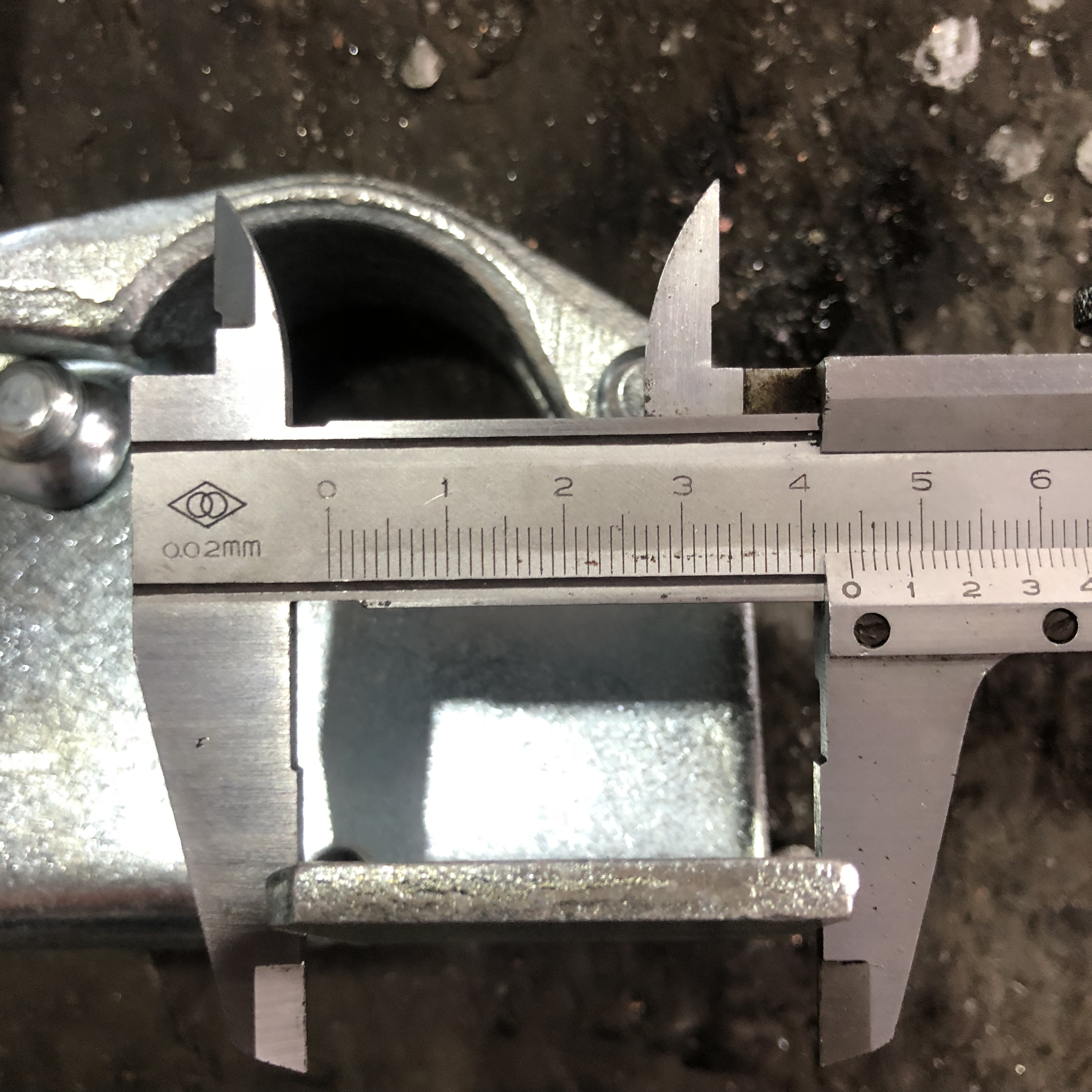 Хуурамч самбарыг хадгалах самбар хадгалах холбогч