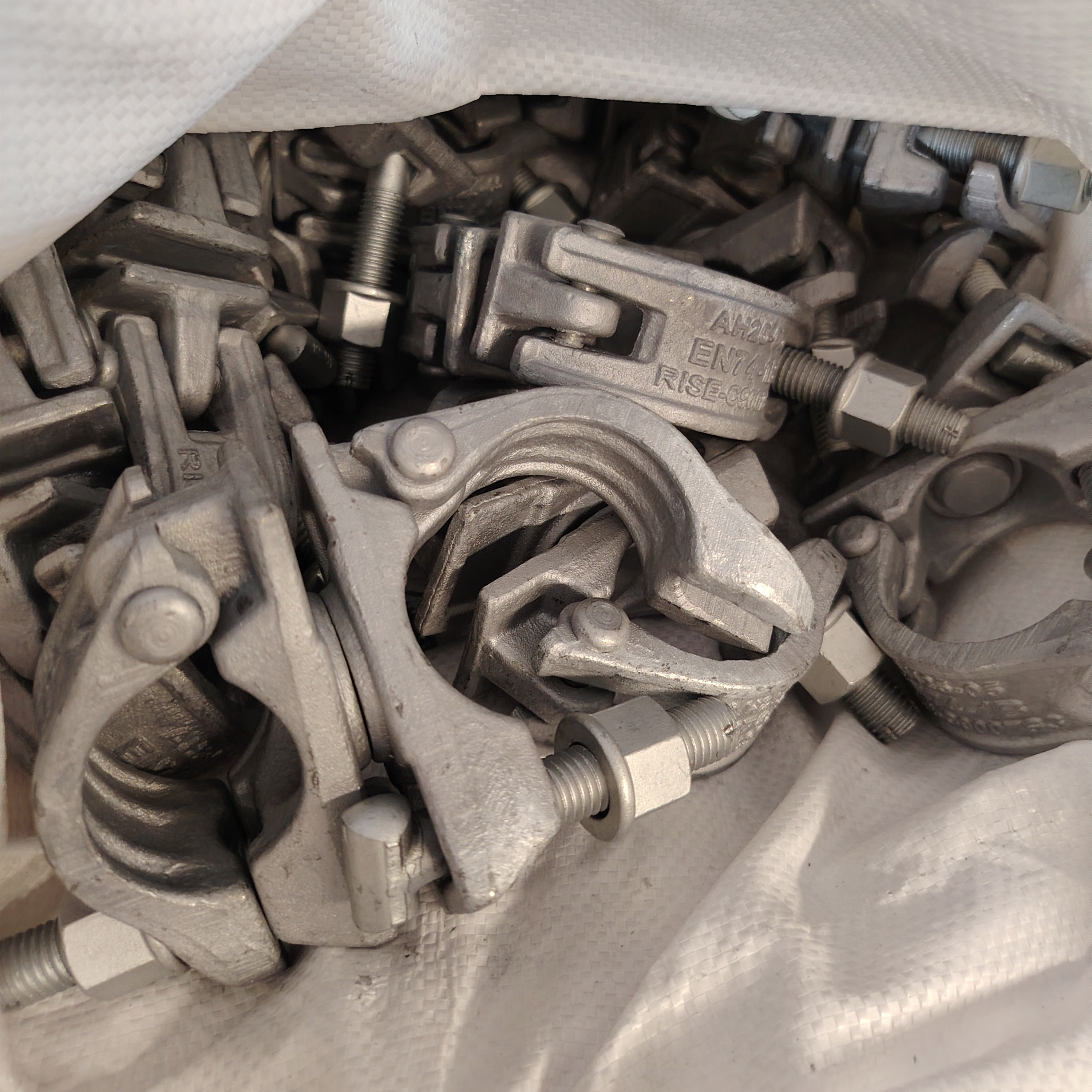 Эргэдэг холбогч KV 49 X 49 Тусгай хэлбэрийн шатын хавчаар