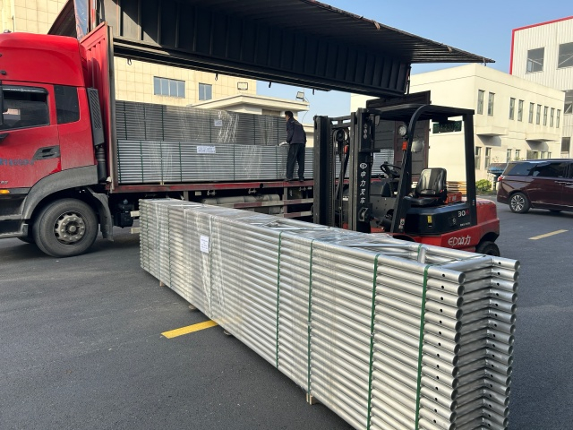 Хөнгөн цагаан хүрээ