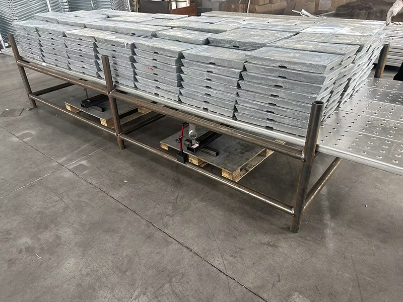 5.6 тоннын даацын дор 4 метрийн урттай битүү тавцангийн банзны хэв гажилт, шилжилт хөдөлгөөн.