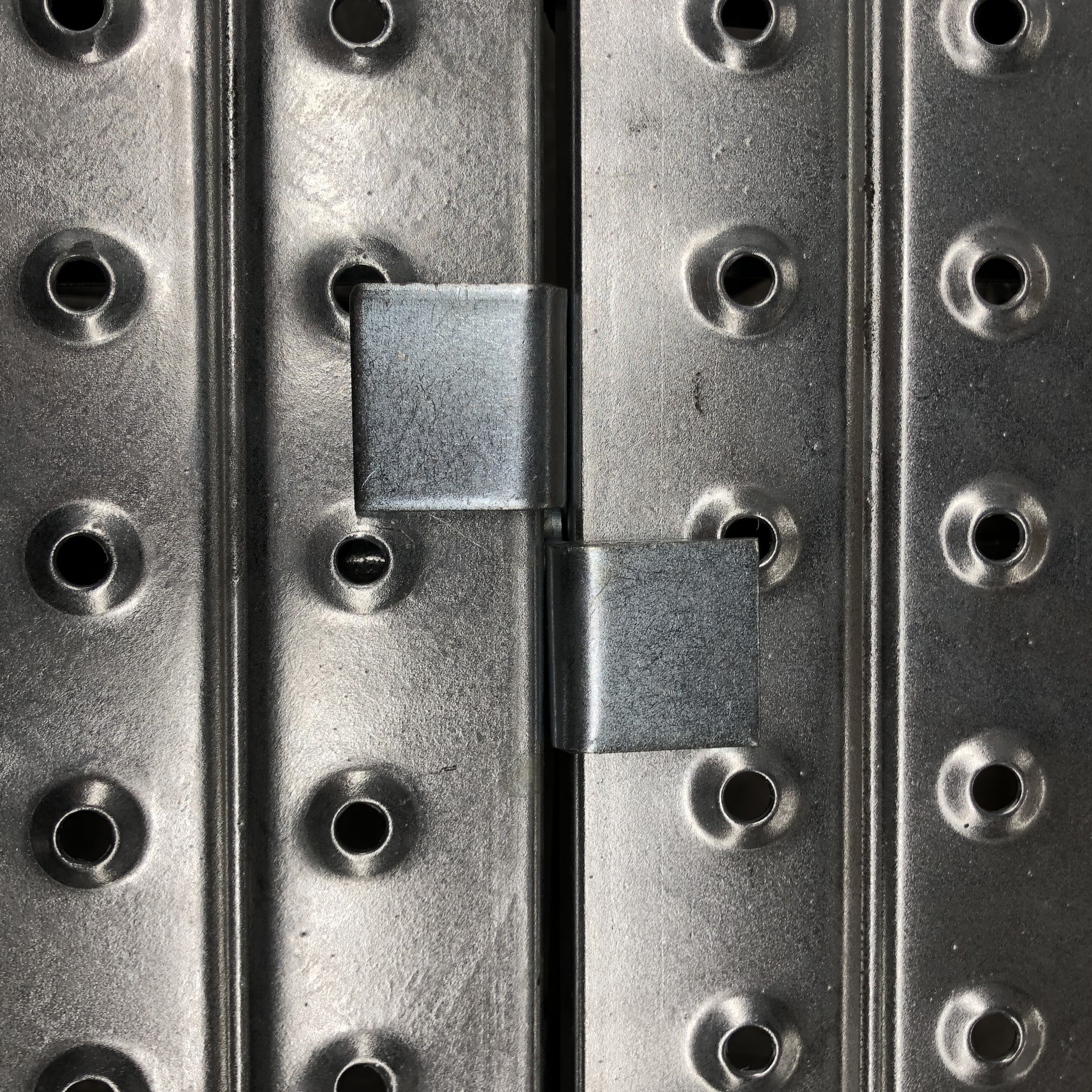 Хуурамч самбарыг хадгалах самбар хадгалах холбогч