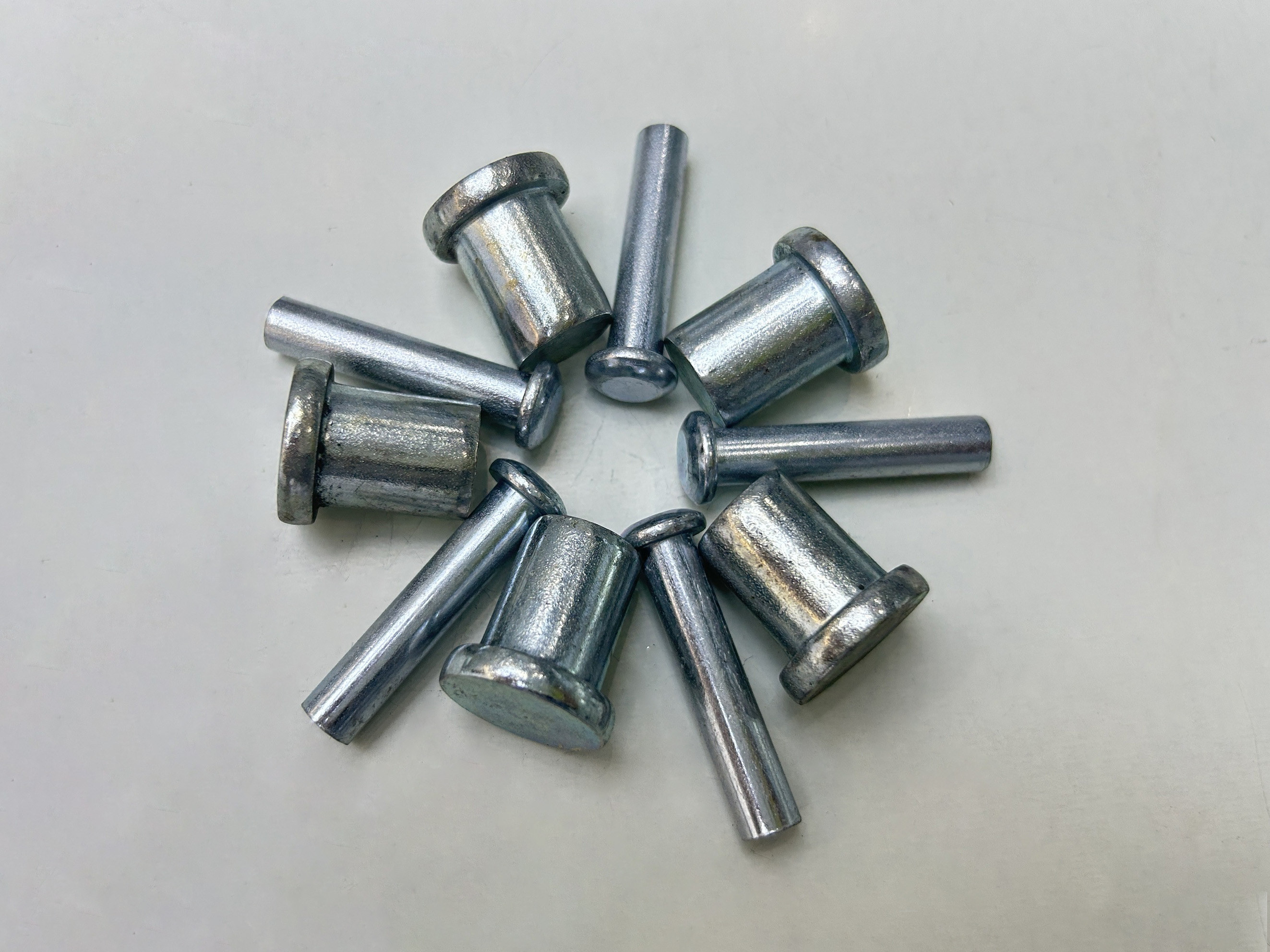 шат холбогч тав тав 