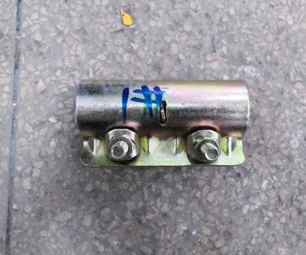 Туршилтын дараа ханцуйны холбогчийг дарсан