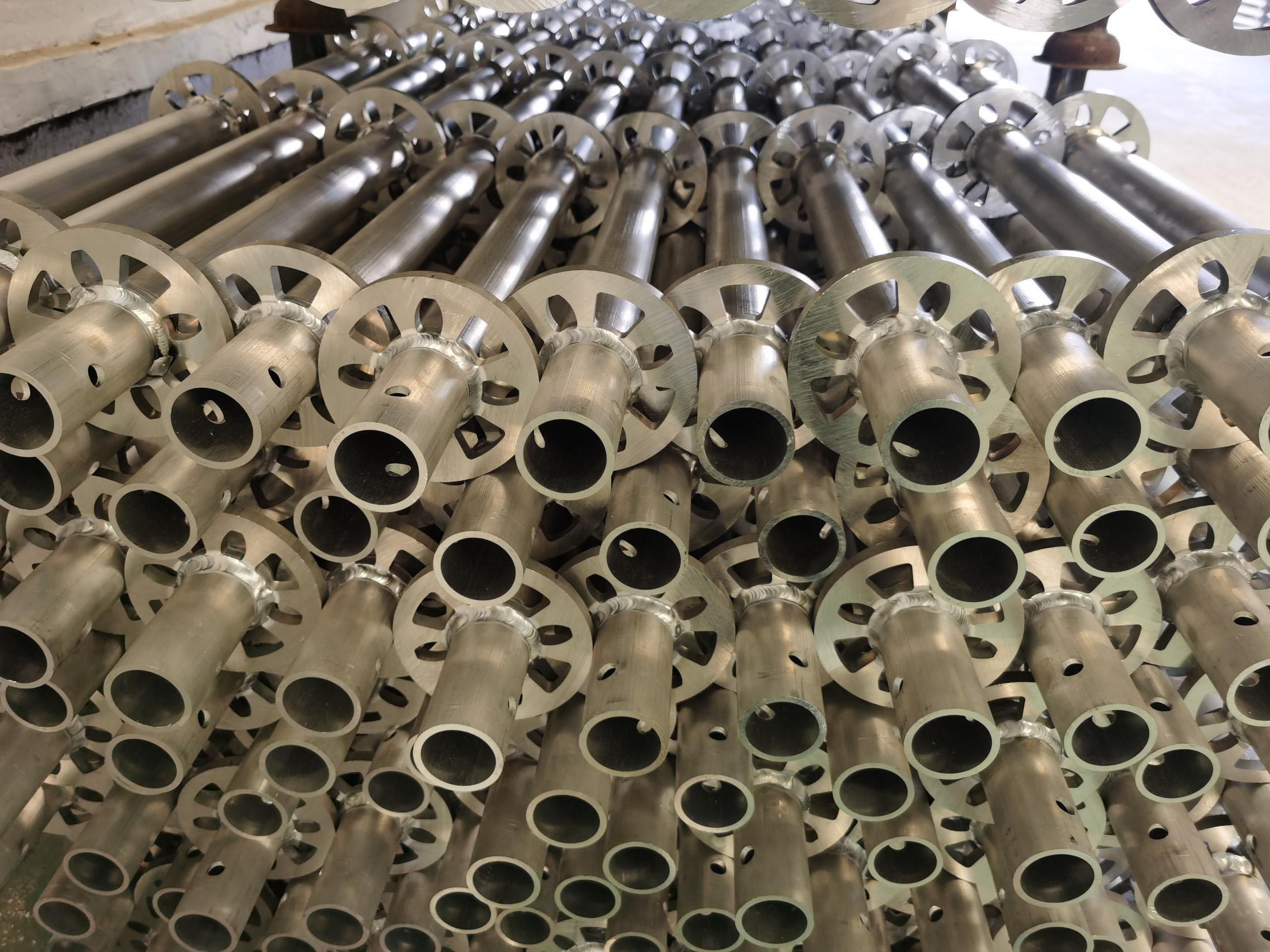 Хөнгөн цагаан ринглок хусуур