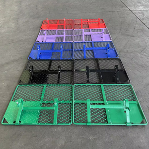 Янз бүрийн өнгө бүхий шатыг барих хаалга