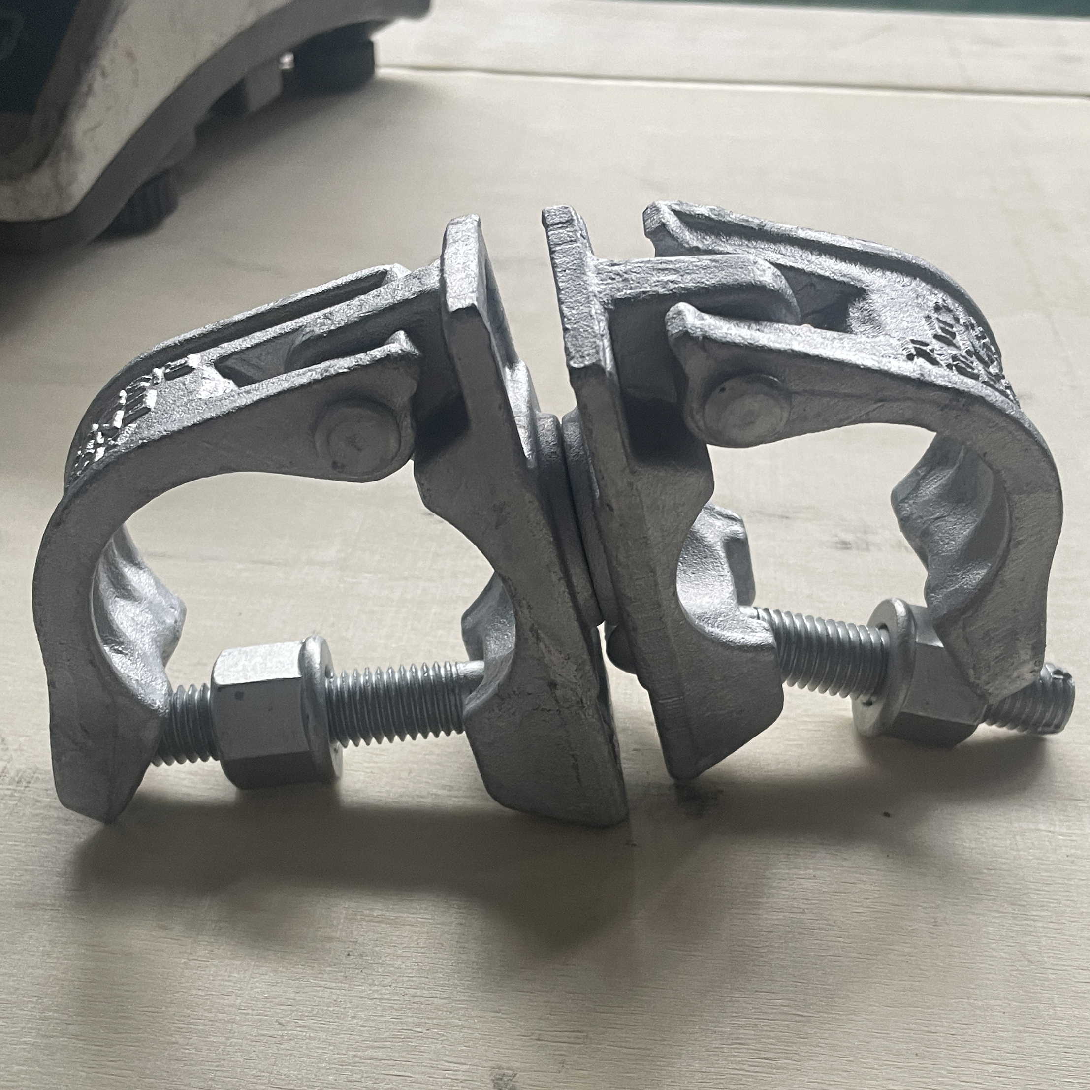 Эргэдэг холбогч KV 49 X 49 Тусгай хэлбэрийн шатын хавчаар