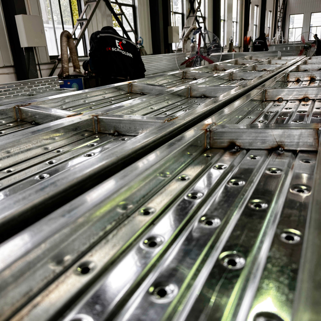 Хаалттай ган банз