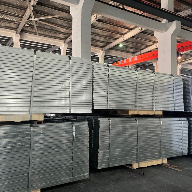 Хаалттай ган банз