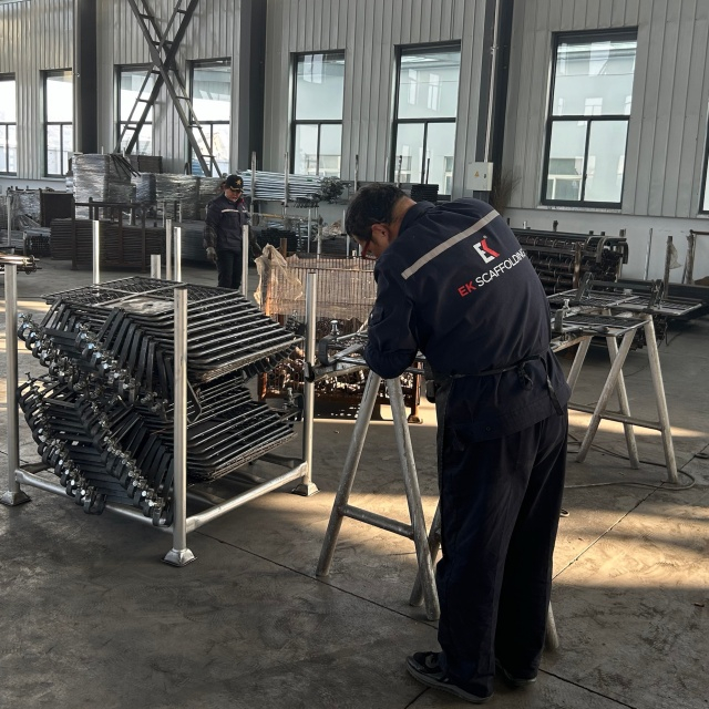 Шаргуурны урхины хаалга