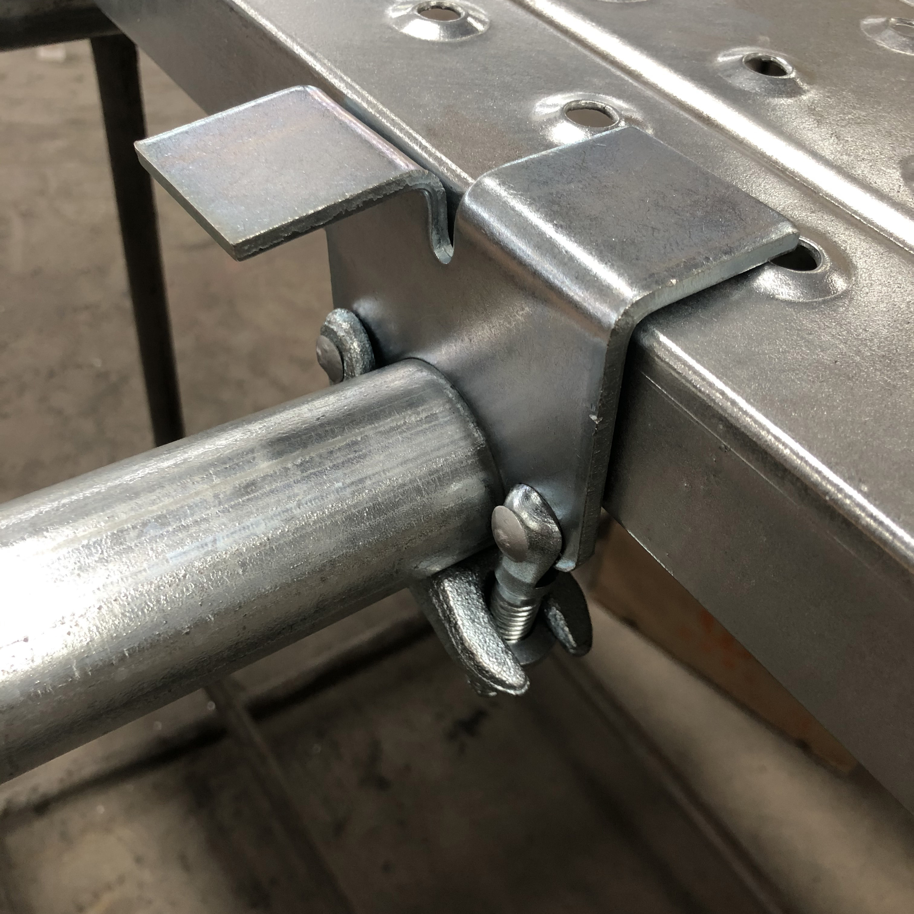 Хуурамч самбарыг хадгалах самбар хадгалах холбогч