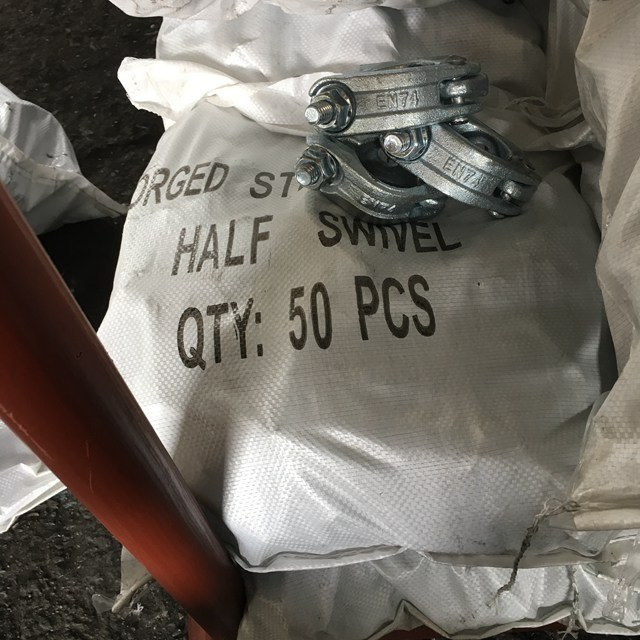 Хуурамч хутгаж буй хутгуурын тусламжтайгаар plinging хагас нугасан холбогч