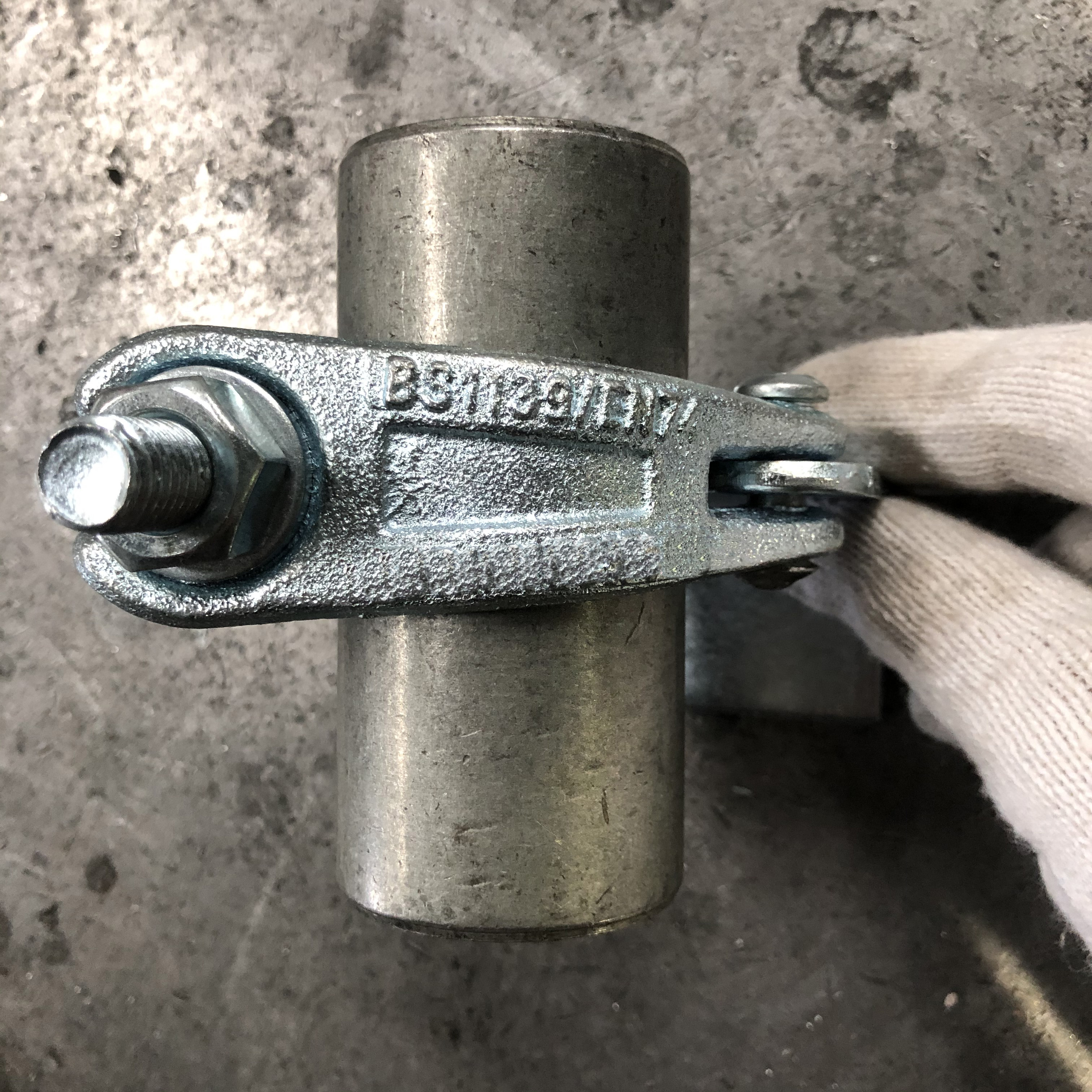 Хуурамч самбарыг хадгалах самбар хадгалах холбогч