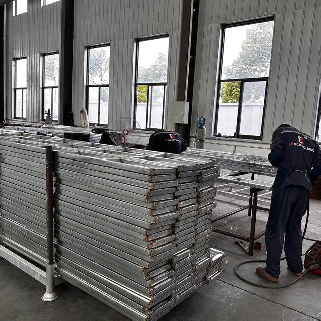 Хаалттай ган банз