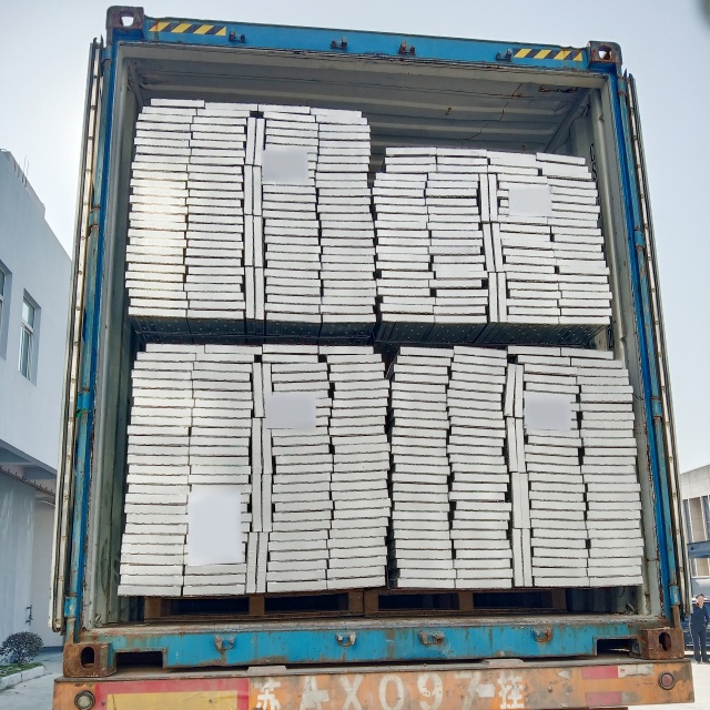 Хаалттай ган банз