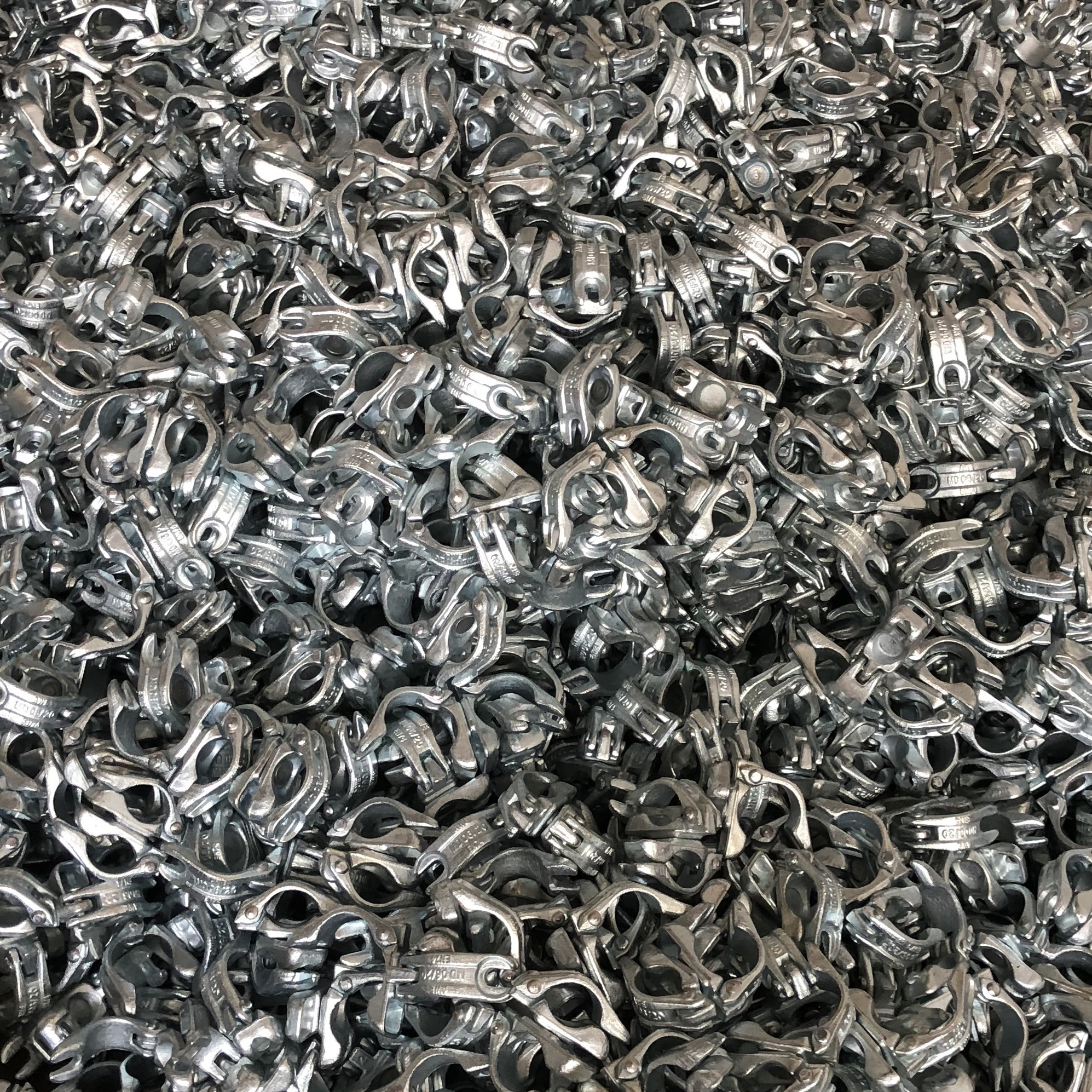 Хуурамч нугасан залгуурыг дуслаарай